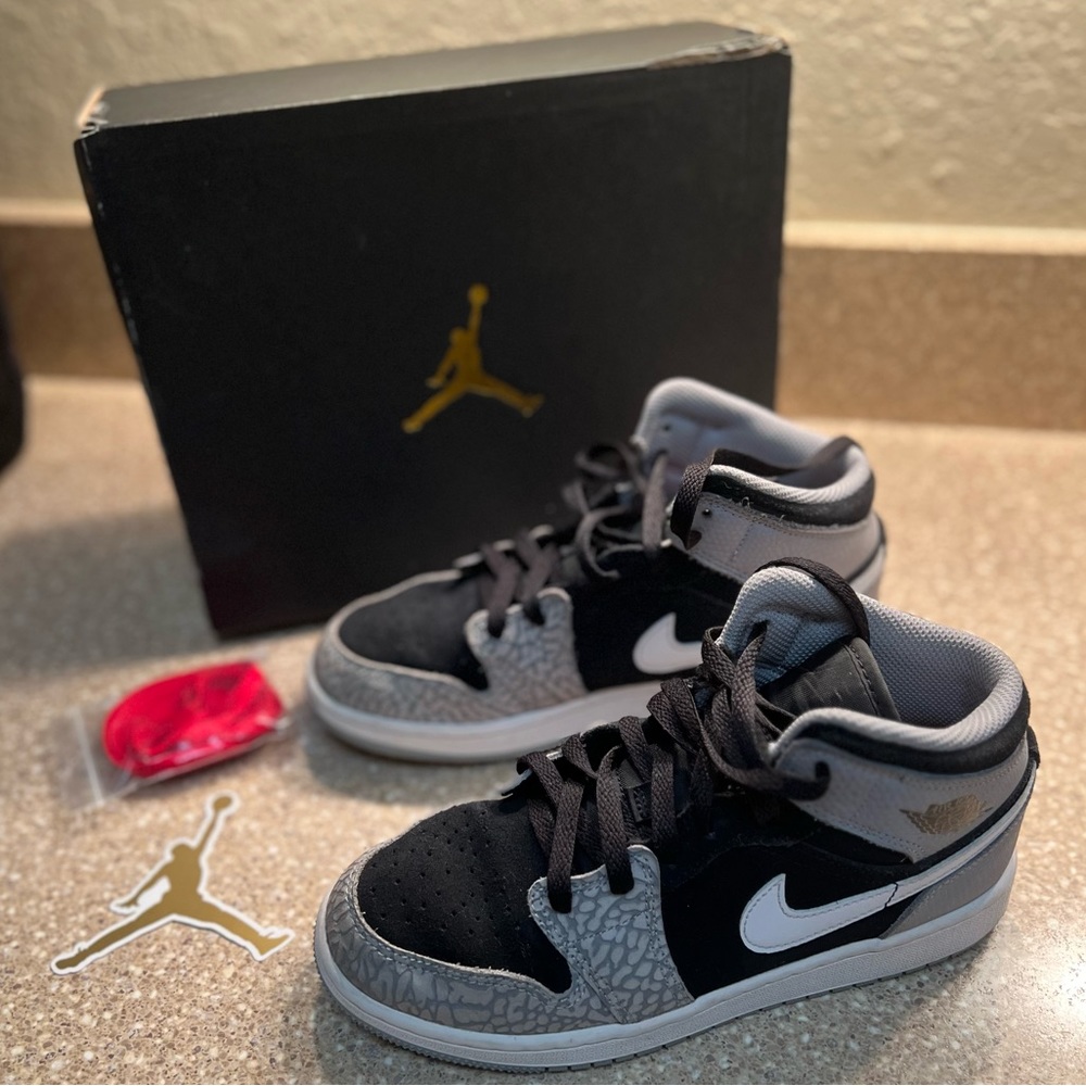 Jordan 1 Mid SE
Elephant Print (GS)
